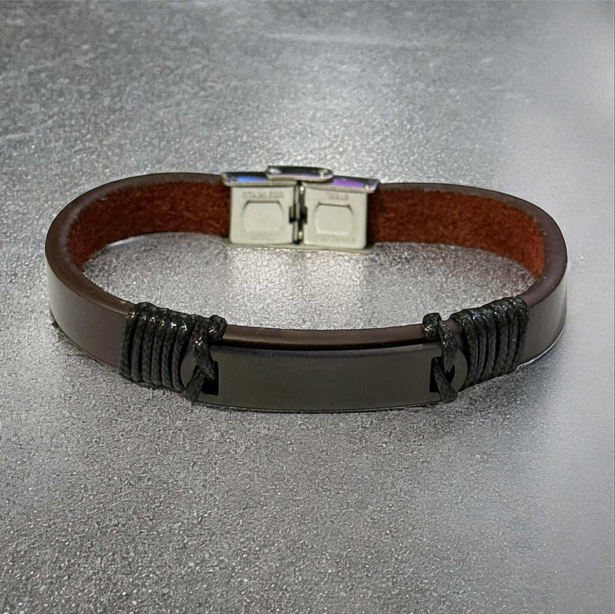 Pulsera caballero Titán café/negro
