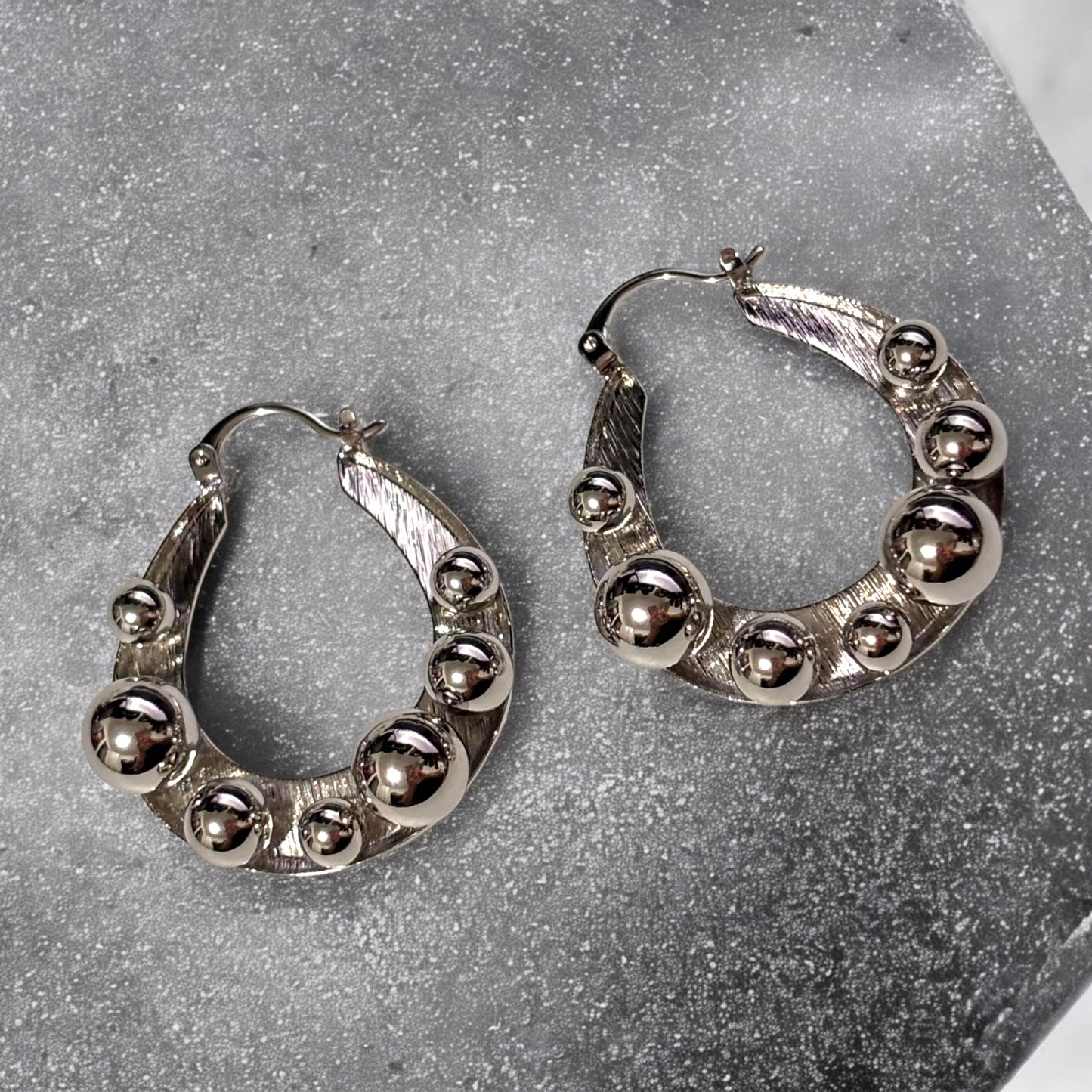 Aretes Nova