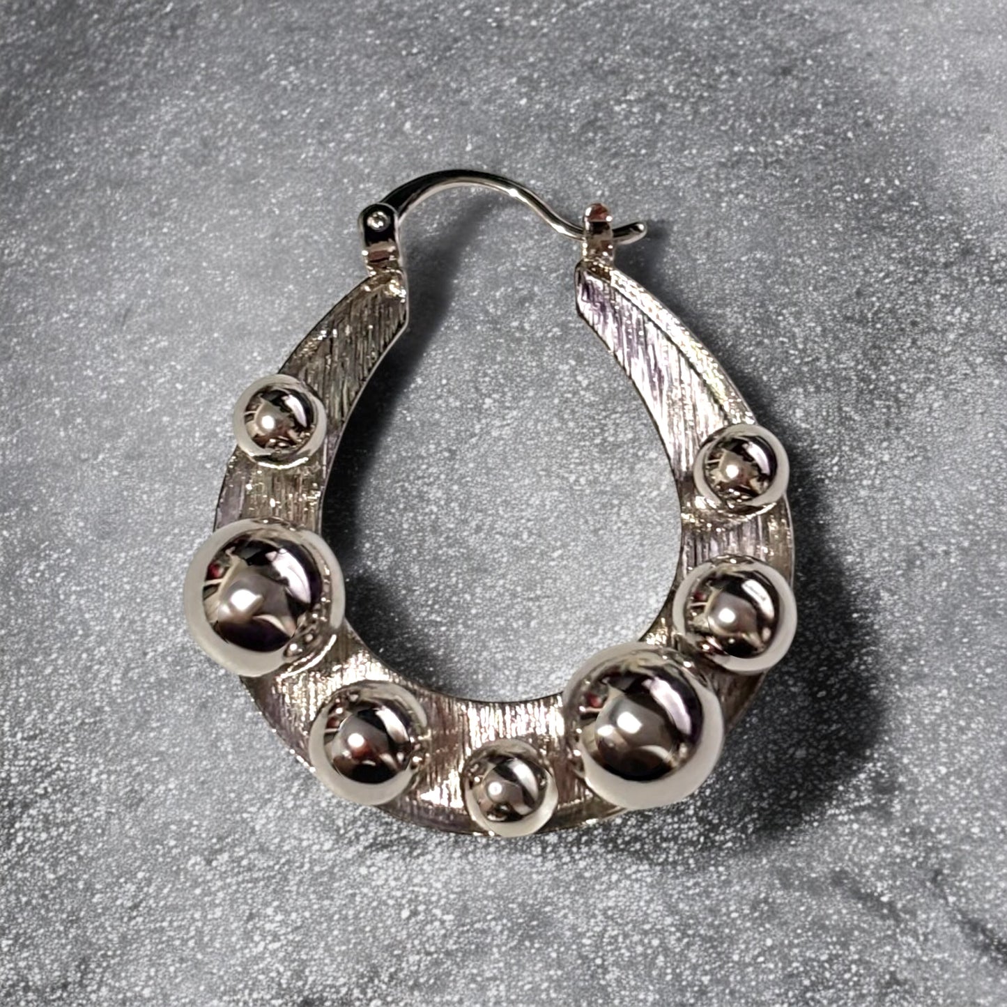 Aretes Nova