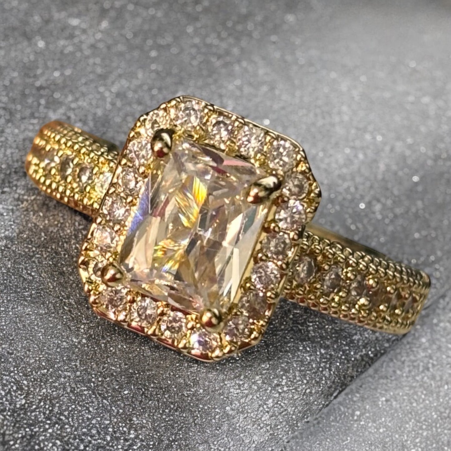Anillo solitario Victoria